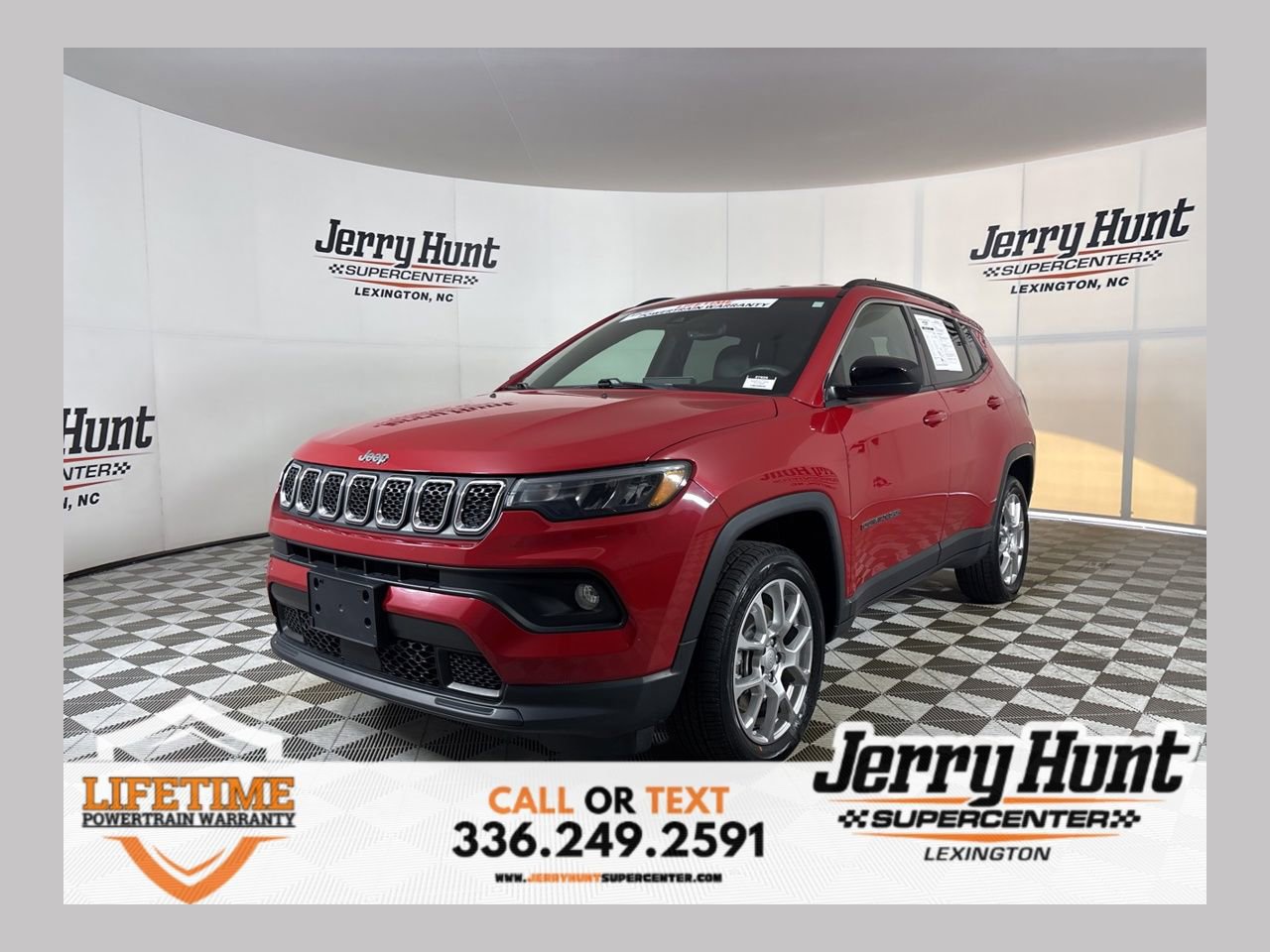 Used 2023 Jeep Compass Latitude image 1