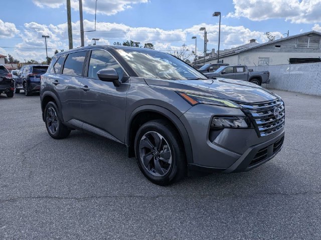 Used 2025 Nissan Rogue SV FWD image 2