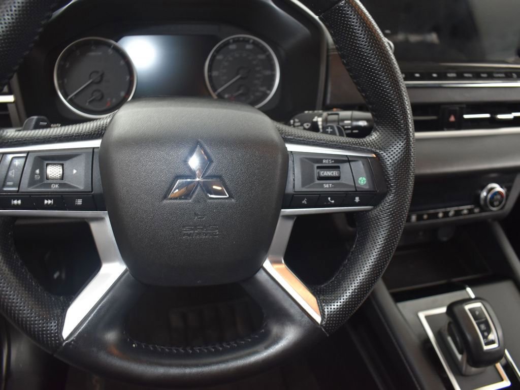 Used 2022 Mitsubishi Outlander SE image 18