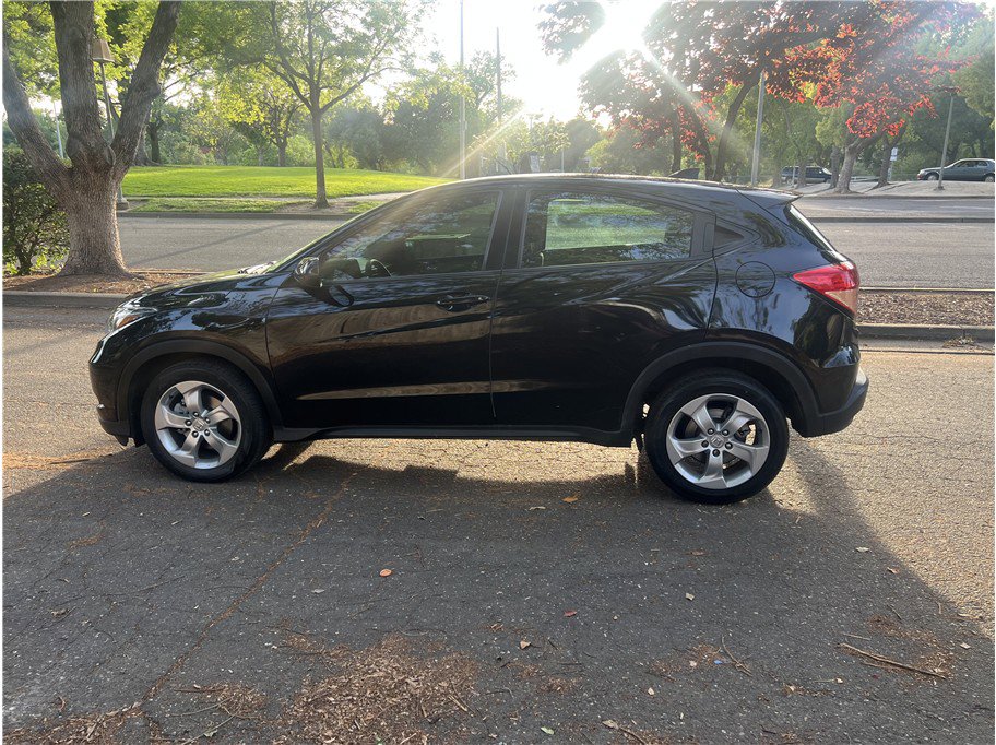 Used 2016 Honda HR-V LX image 4