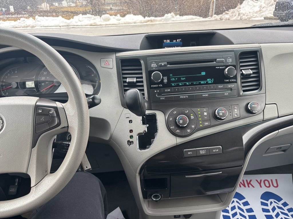Used 2011 Toyota Sienna LE image 28