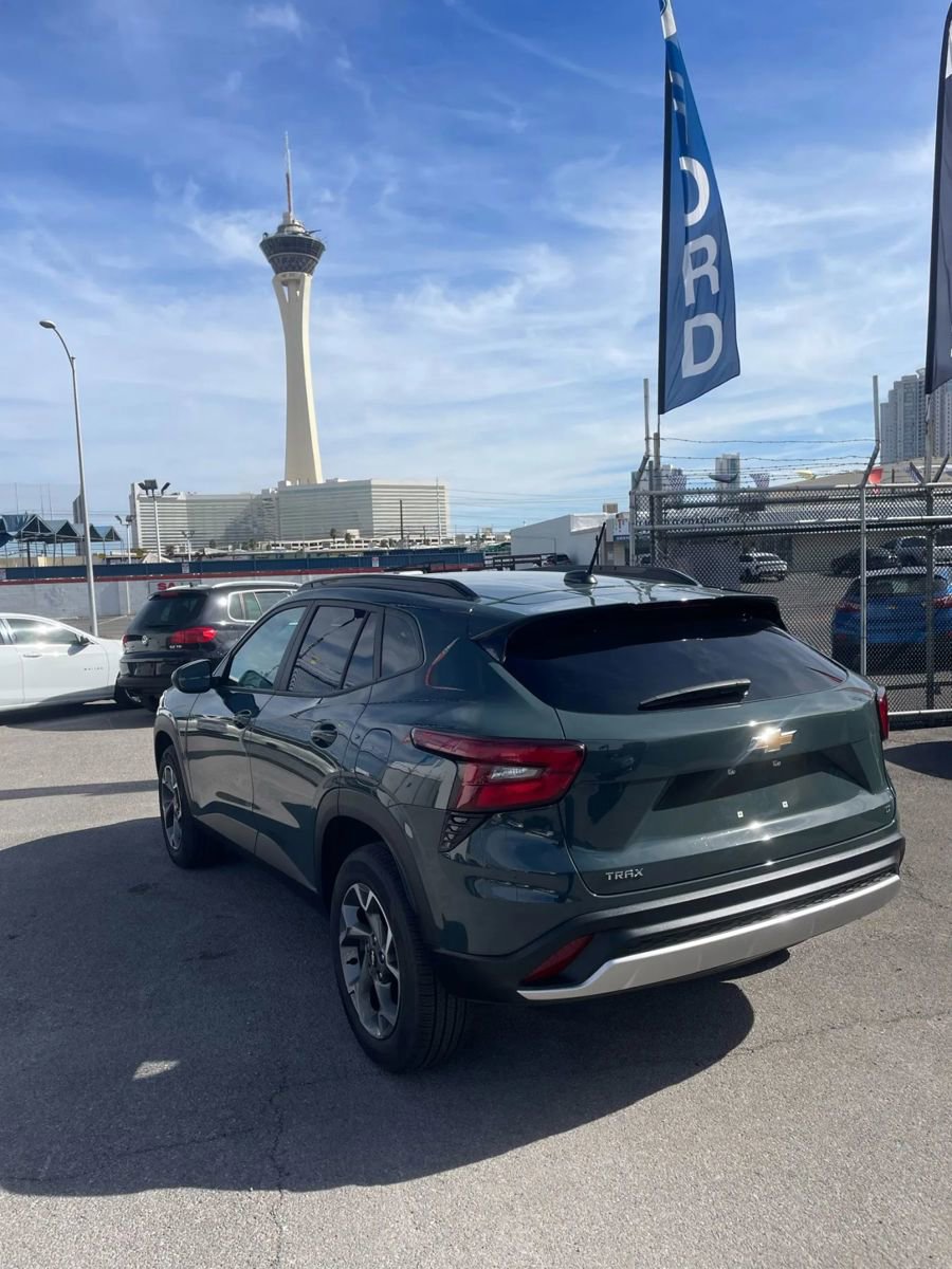 Used 2025 Chevrolet Trax LT image 4