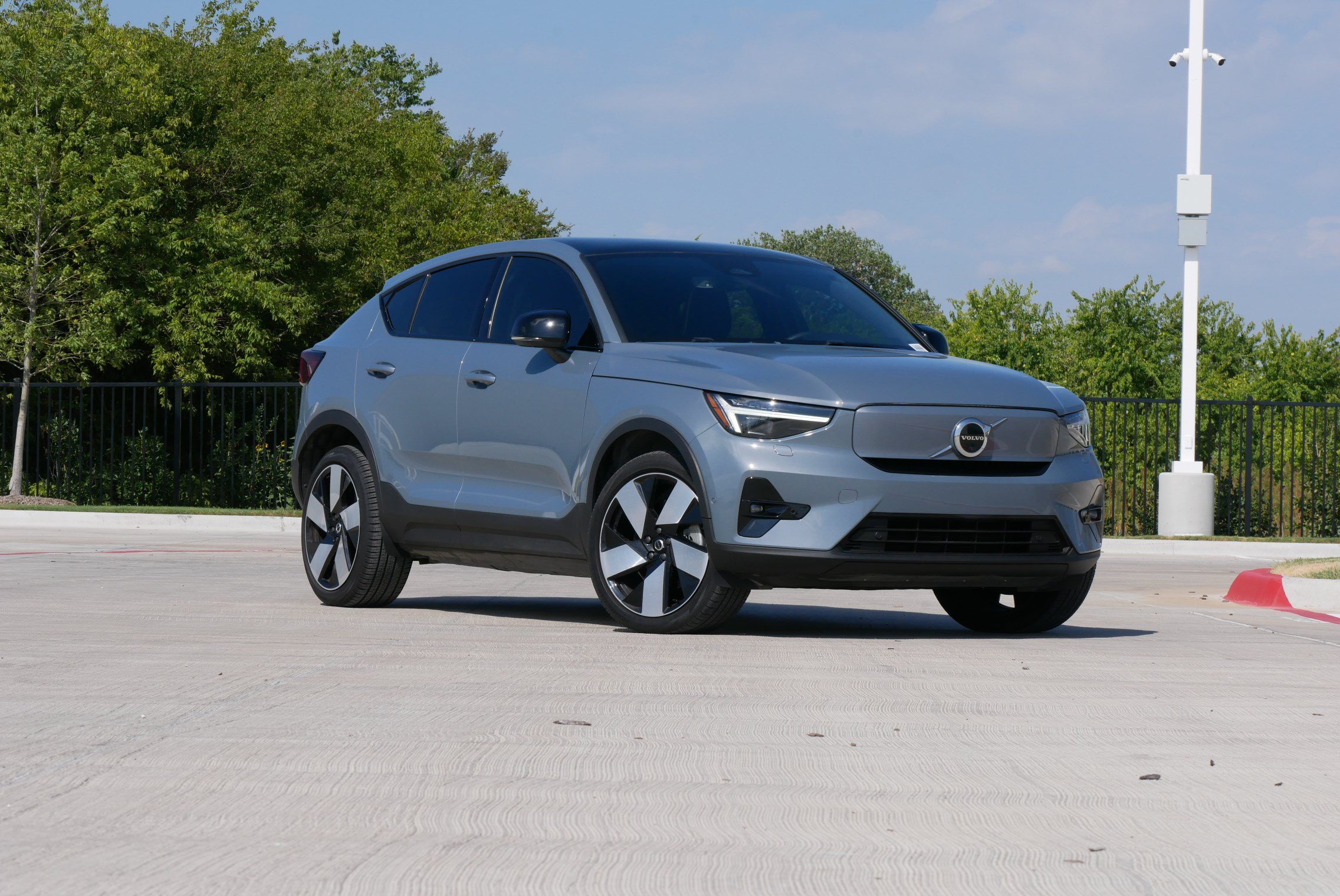 Used 2023 Volvo C40 P8 Recharge Ultimate AWD/4WD image 2