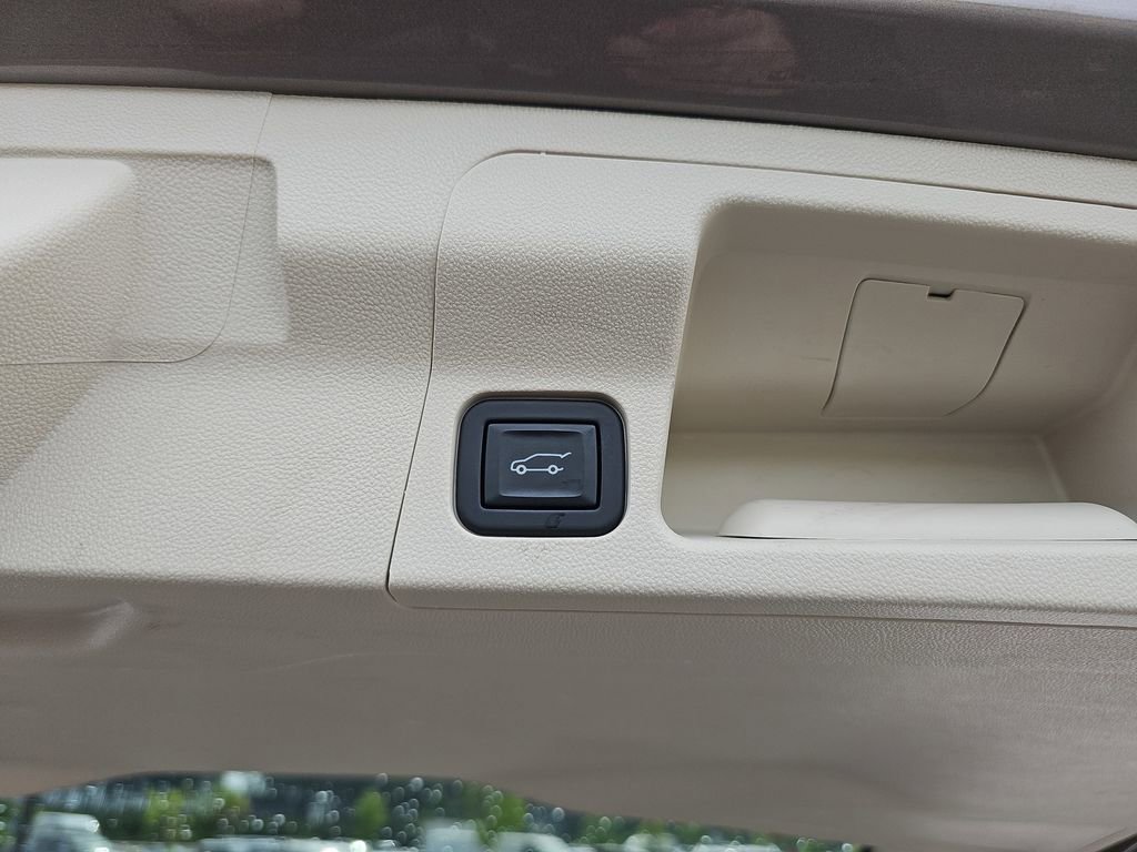 Used 2023 GMC Acadia Denali FWD image 18