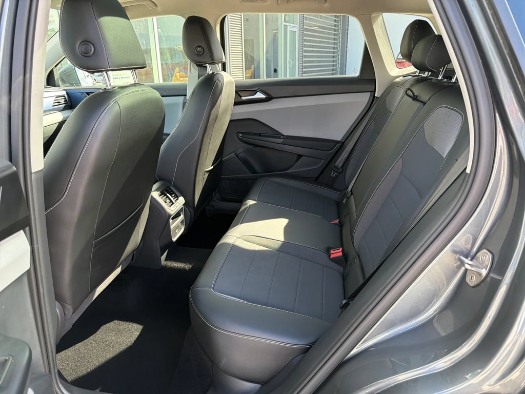 Certified 2023 Volkswagen Taos SE w/ Panoramic Sunroof Package AWD/4WD image 14