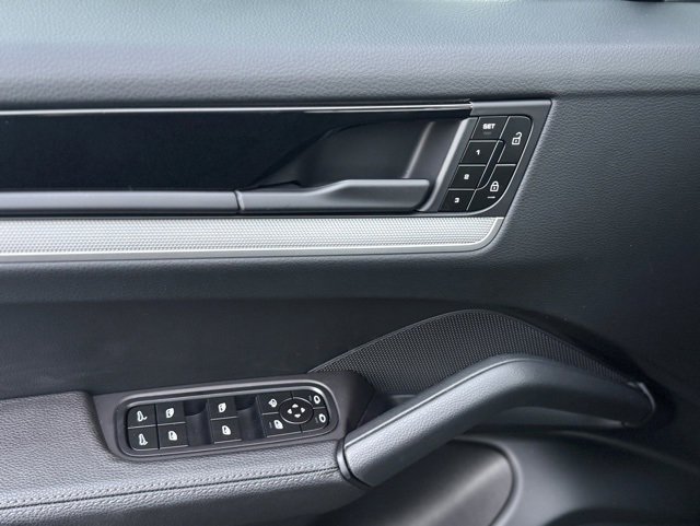 Used 2024 Porsche Cayenne Coupe image 14