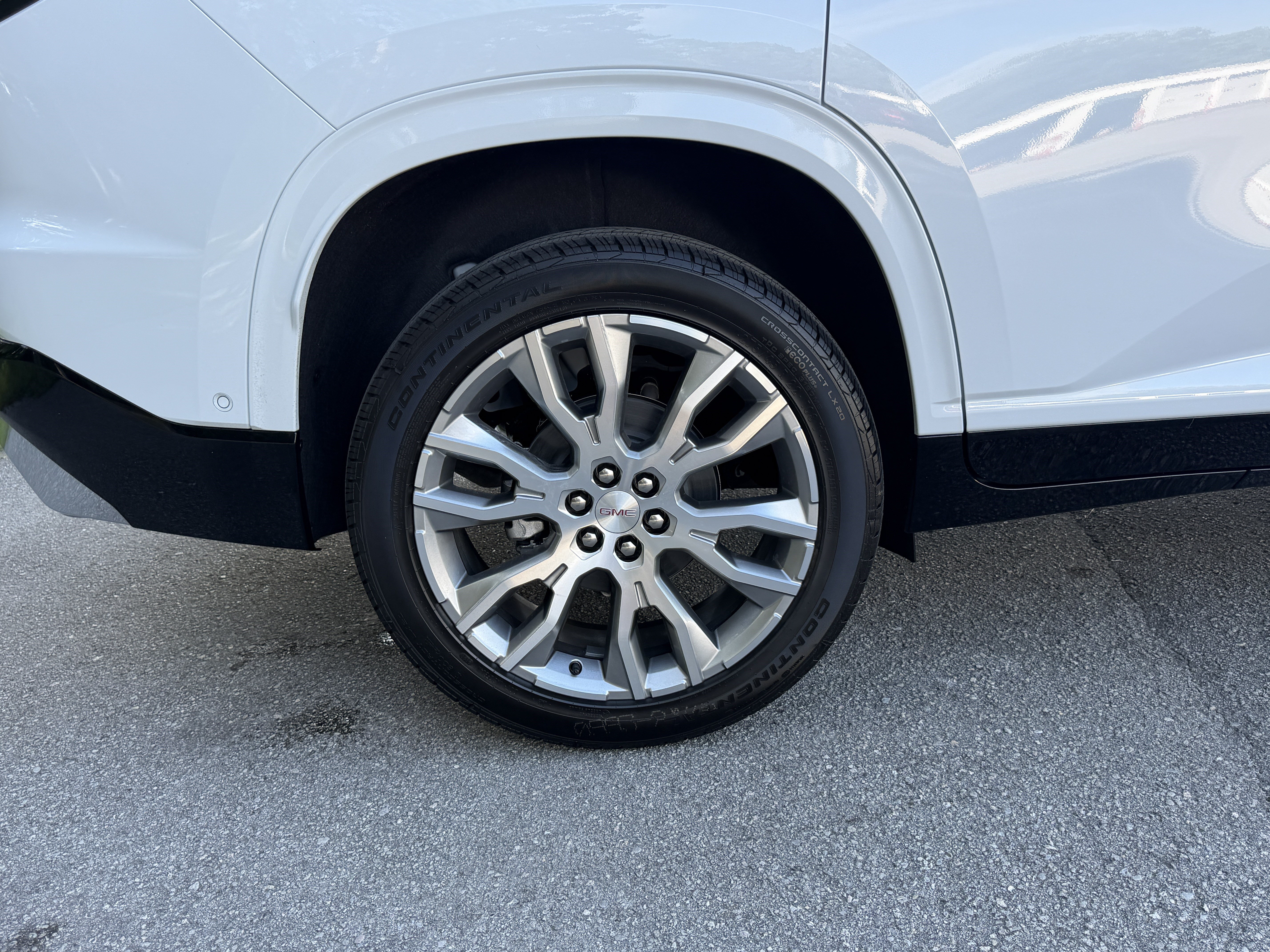 New 2027 GMC Acadia Denali w/ Denali Reserve Package FWD image 11