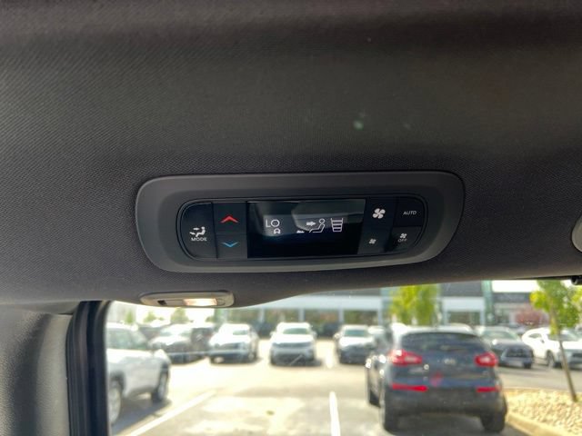 Used 2025 Chrysler Pacifica Select w/ Uconnect Theater Family Group AWD/4WD image 35