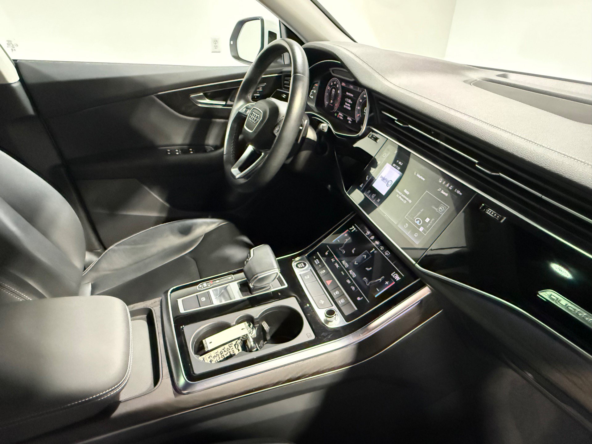 Used 2023 Audi Q8 Premium w/ Convenience Package AWD/4WD image 37