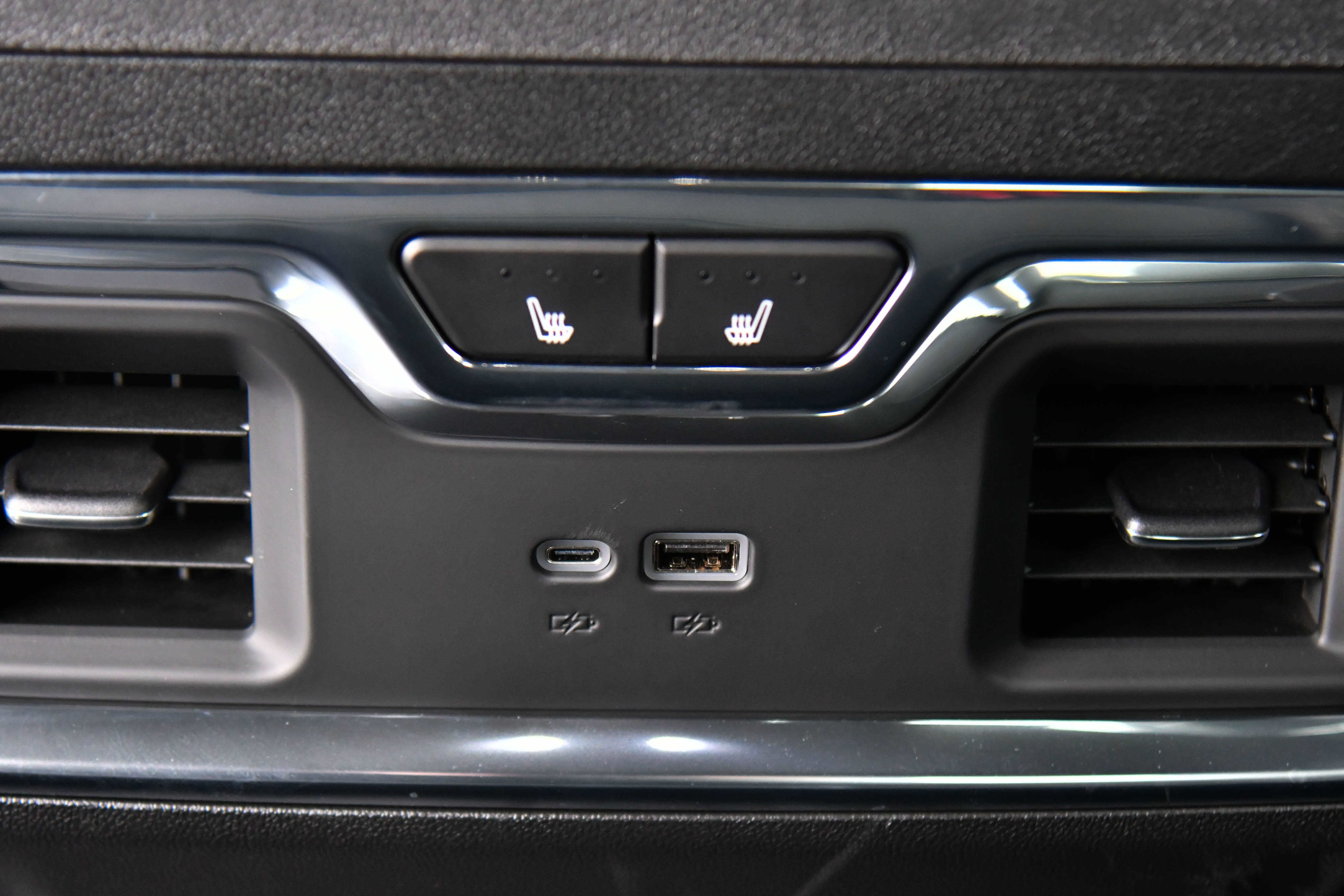 Used 2025 Chevrolet Silverado 1500 LTZ w/ Technology Package image 54