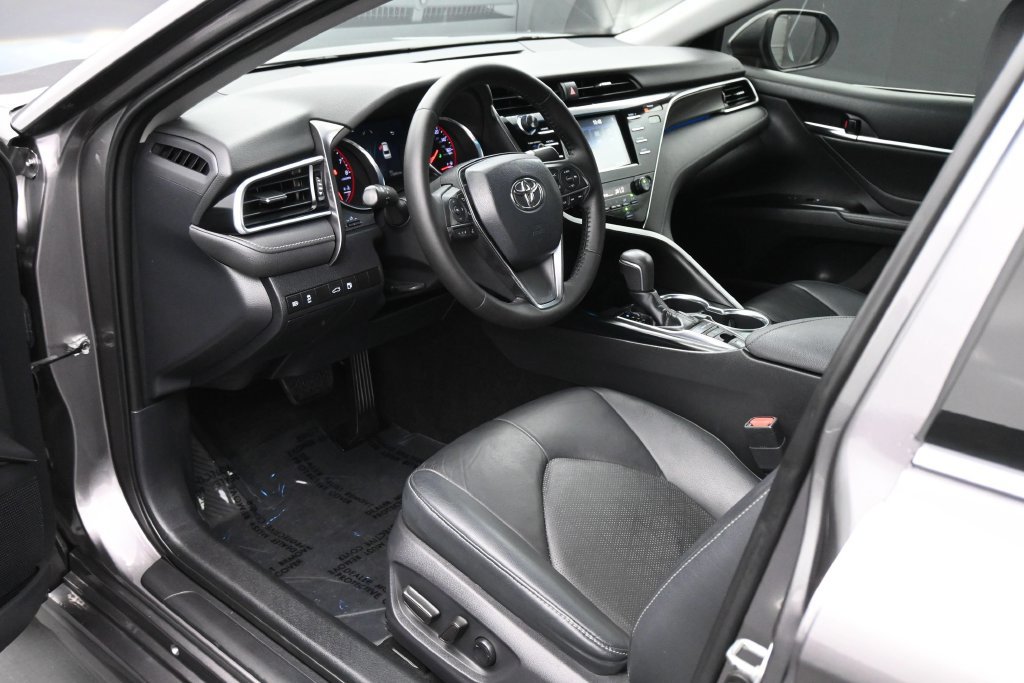 Used 2018 Toyota Camry XSE FWD image 2