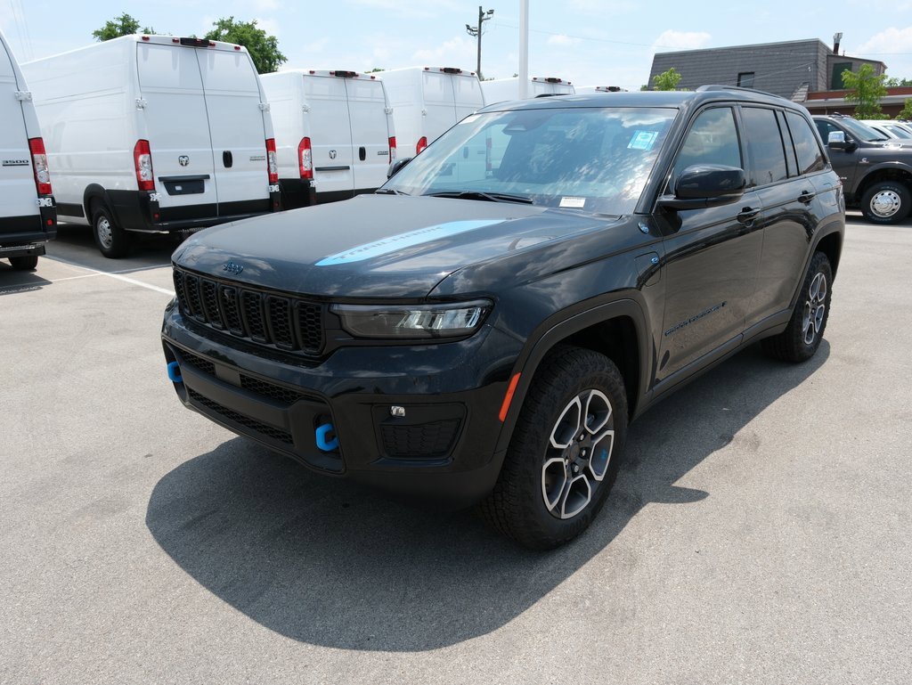 Used 2024 Jeep Grand Cherokee Trailhawk w/ Luxury Tech Group III image 12