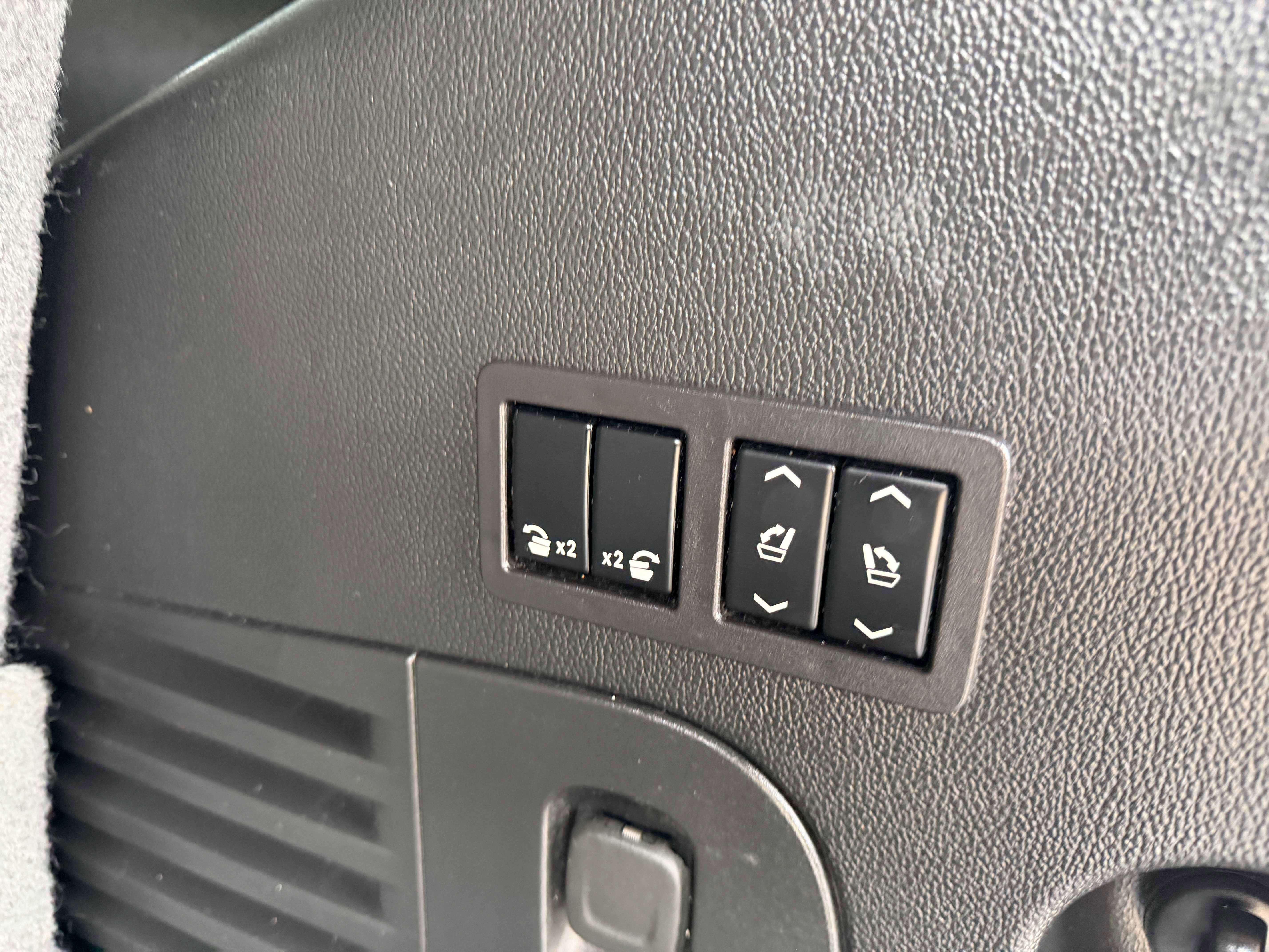 Used 2020 Cadillac Escalade Luxury image 12