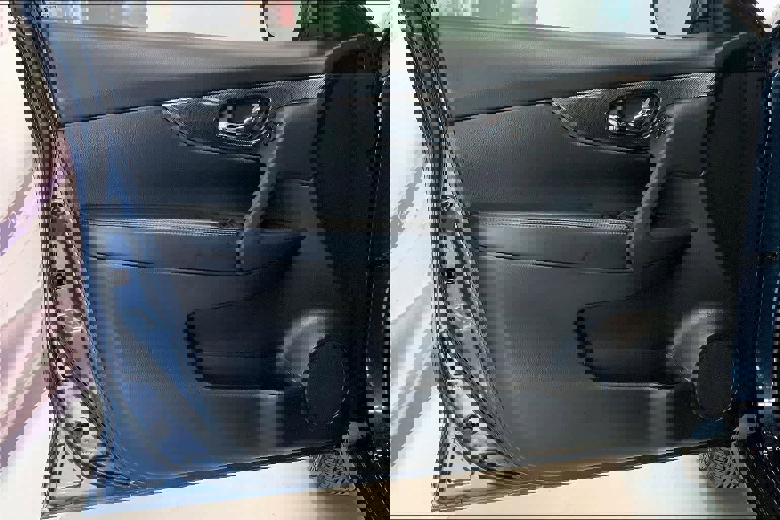 Used 2016 Nissan Rogue SL w/ SL Premium Package image 25