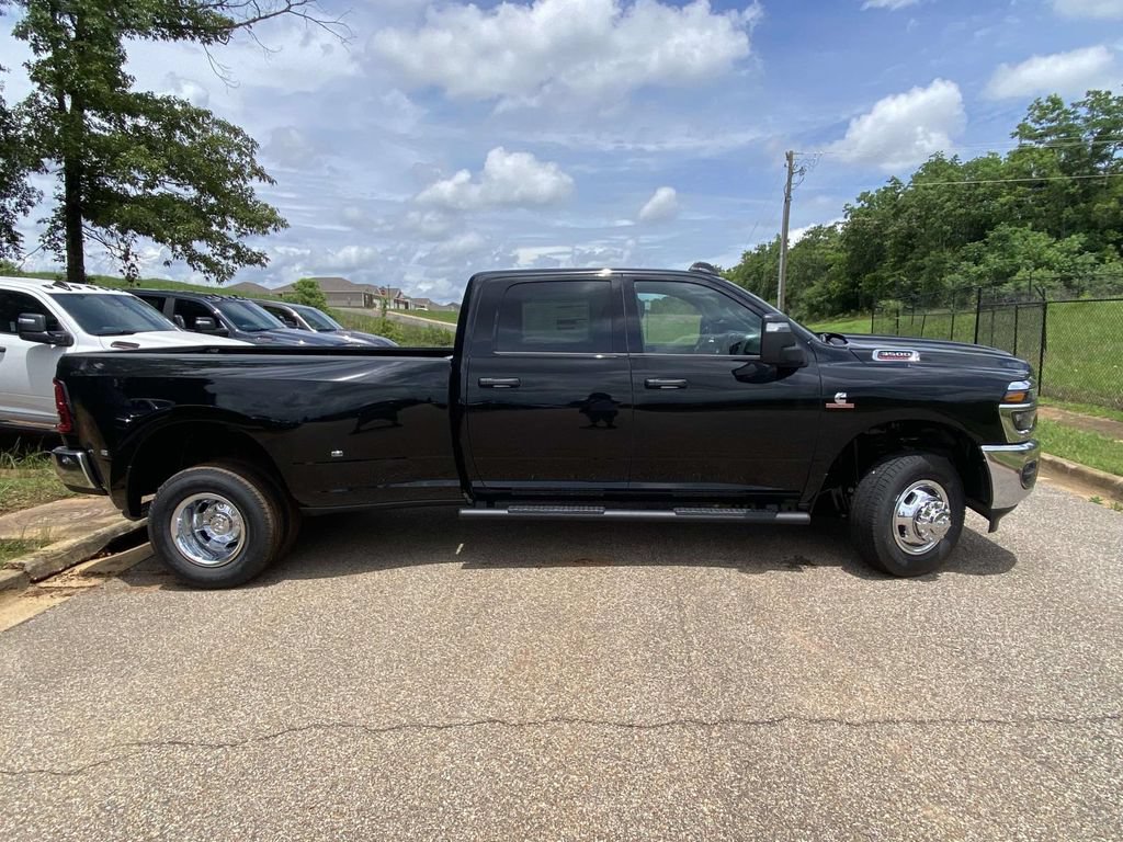 New 2026 RAM 3500 Tradesman AWD/4WD image 37