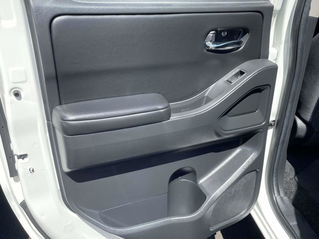 Used 2026 Nissan Frontier SV image 11