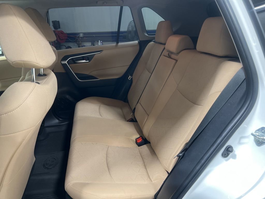 Used 2020 Toyota RAV4 XLE w/ Convenience Package image 12
