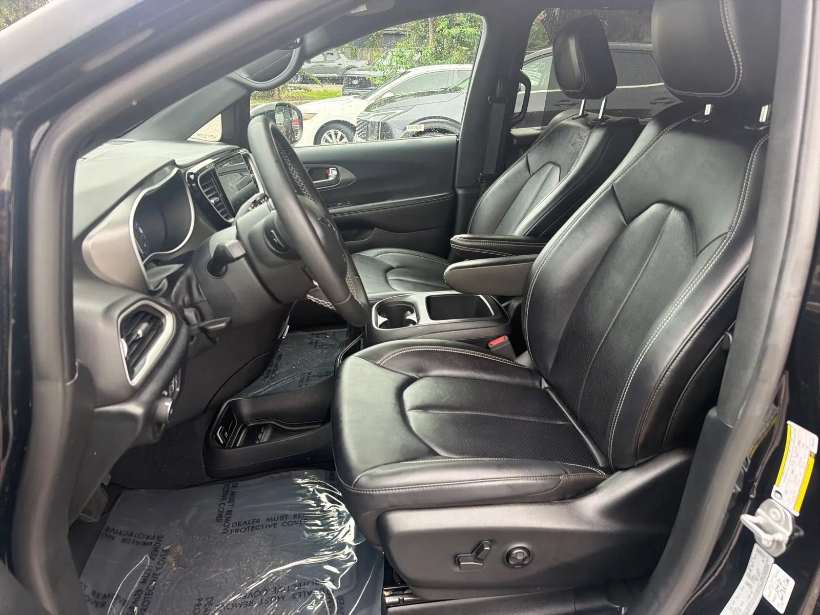 Used 2025 Chrysler Pacifica Select FWD image 10