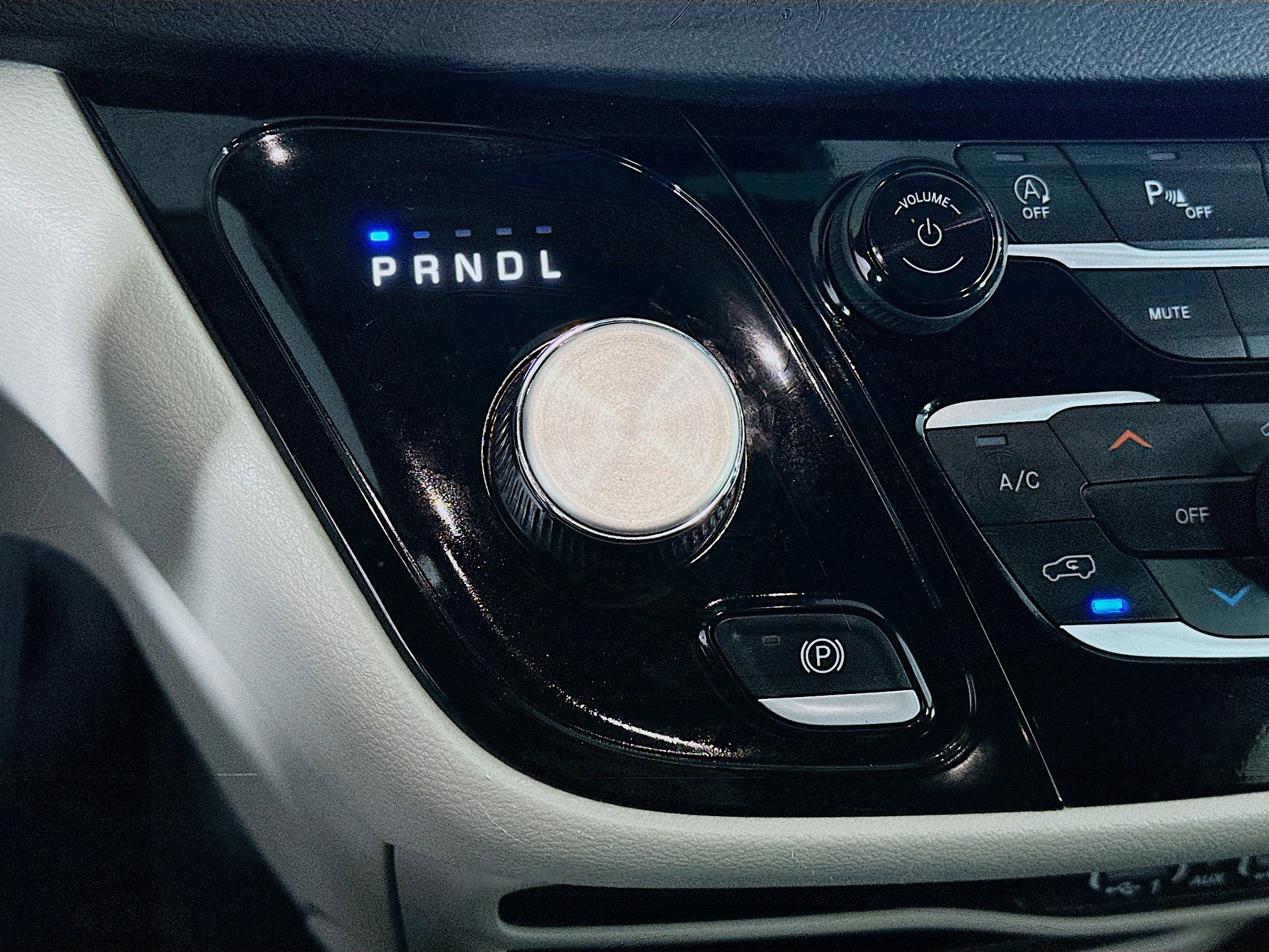 Used 2024 Chrysler Pacifica Touring-L image 24