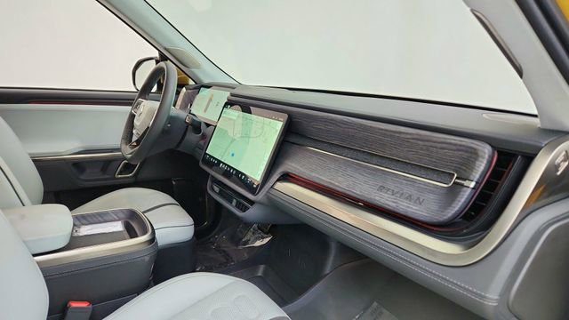 Used 2024 Rivian R1S Adventure image 21