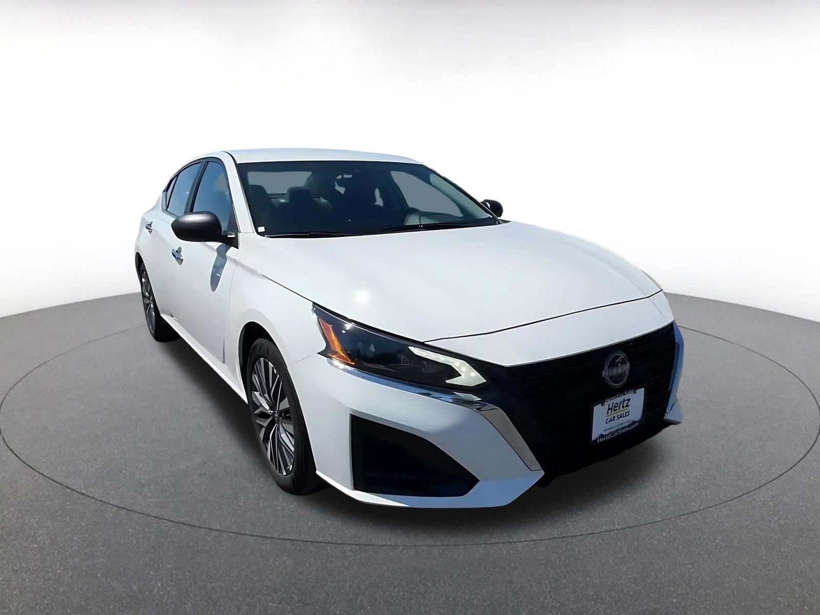 Used 2025 Nissan Altima 2.5 SV FWD image 3