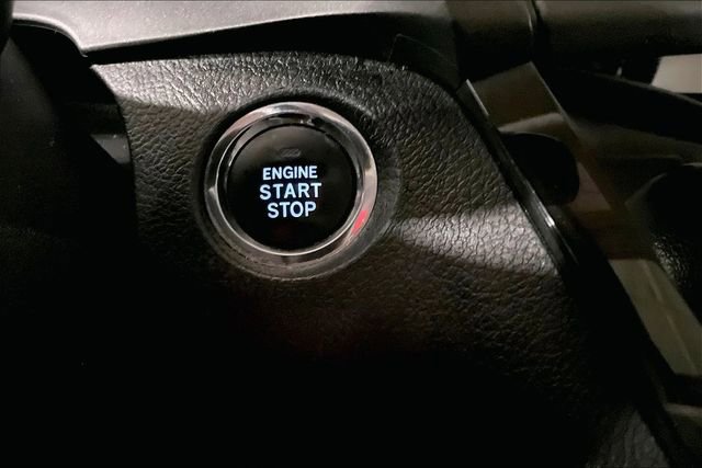 Used 2020 Toyota Sienna SE w/ SE Preferred Package FWD image 32