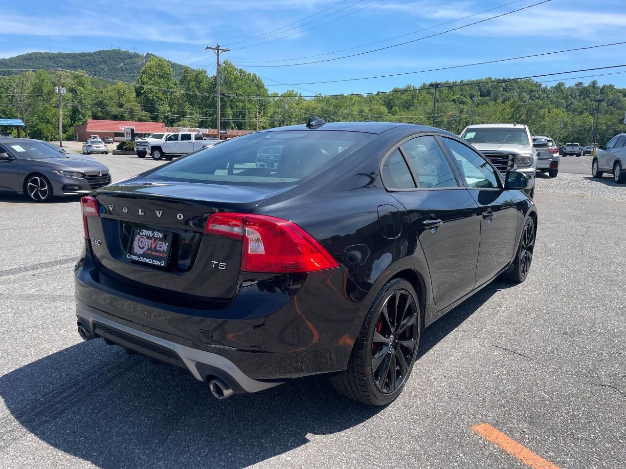 Used 2017 Volvo S60 T5 Dynamic w/ Vision Package FWD image 9