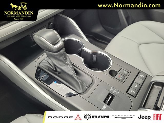 Used 2022 Toyota Highlander XLE FWD image 12