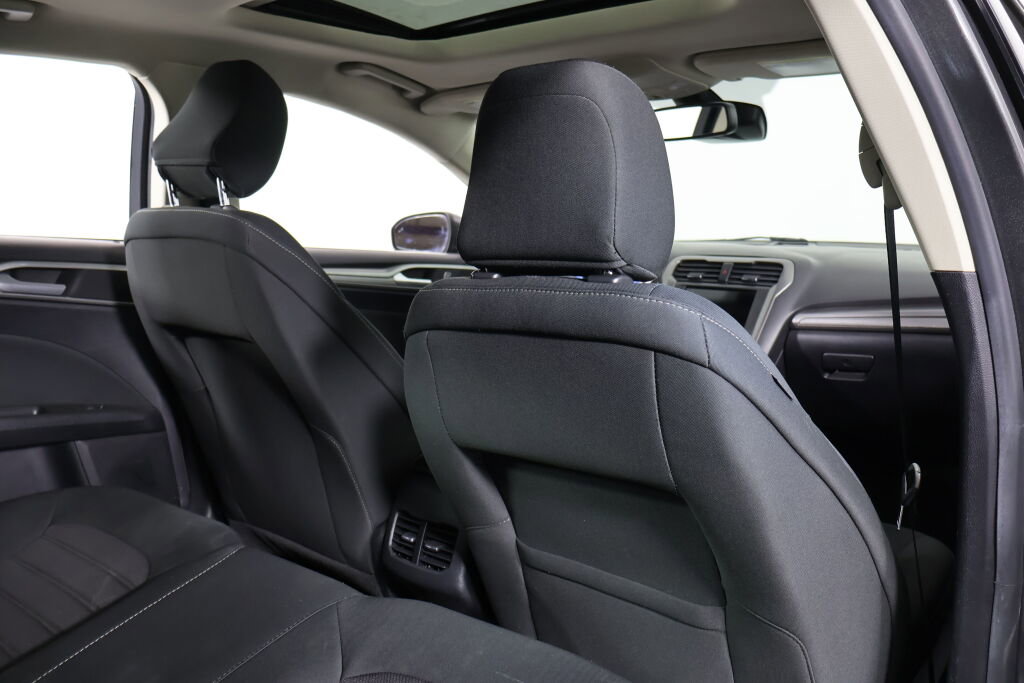 Used 2020 Ford Fusion SE image 21