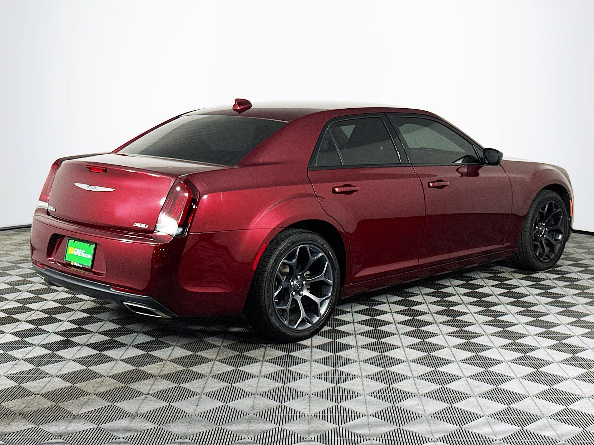 Used 2019 Chrysler 300 Touring w/ Sport Appearance Package RWD image 8