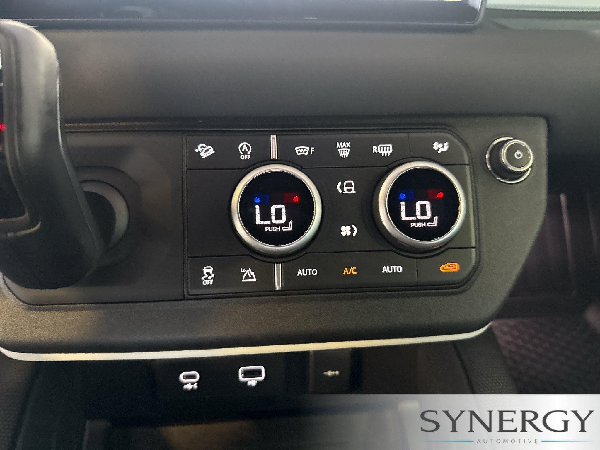 Used 2022 Land Rover Defender 110 X-Dynamic SE AWD/4WD image 14