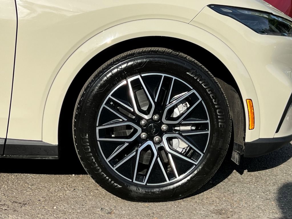 Used 2025 Ford Mustang Mach-E Premium image 8