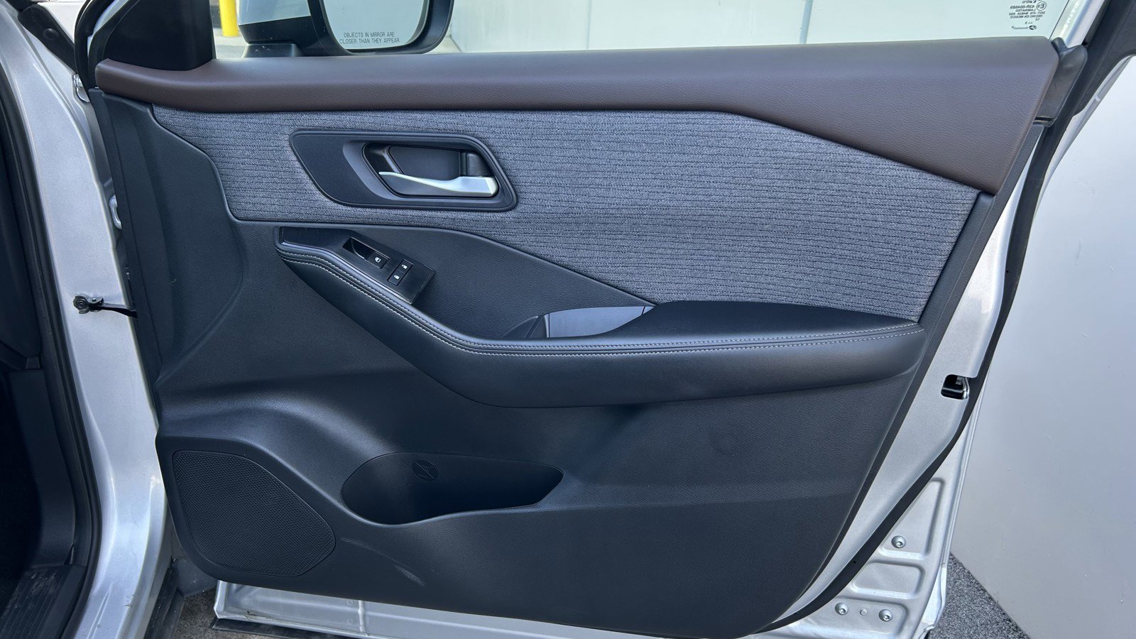 Used 2023 Nissan Rogue SV image 18