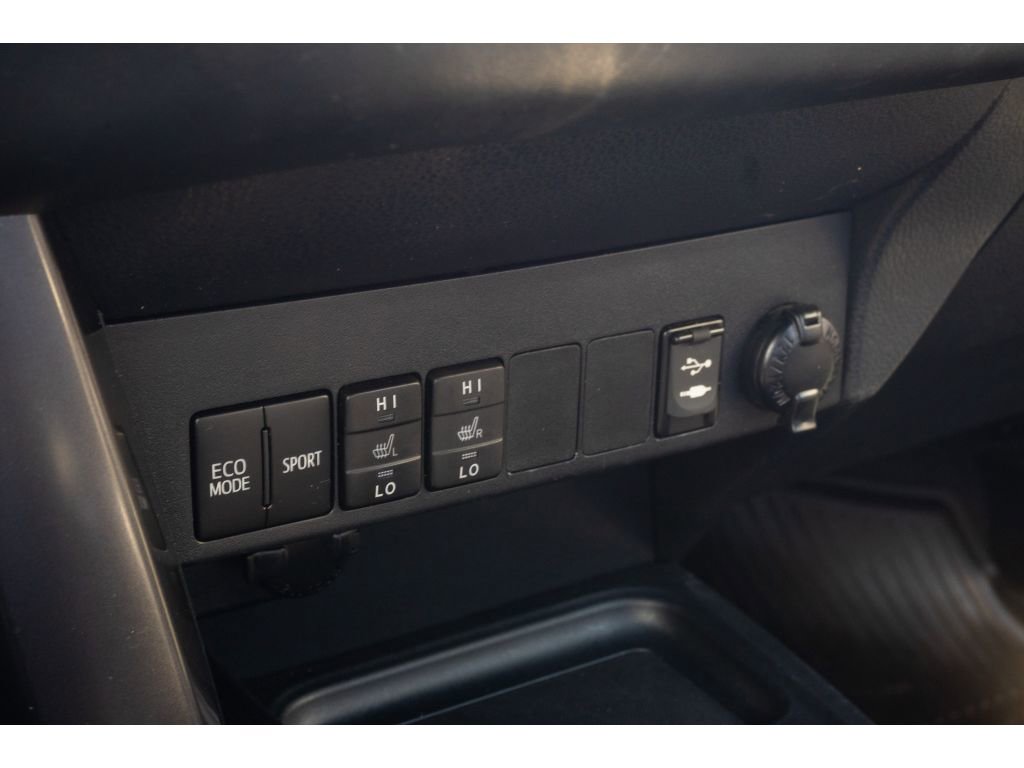Used 2018 Toyota RAV4 SE w/ All Weather Liner Package image 28