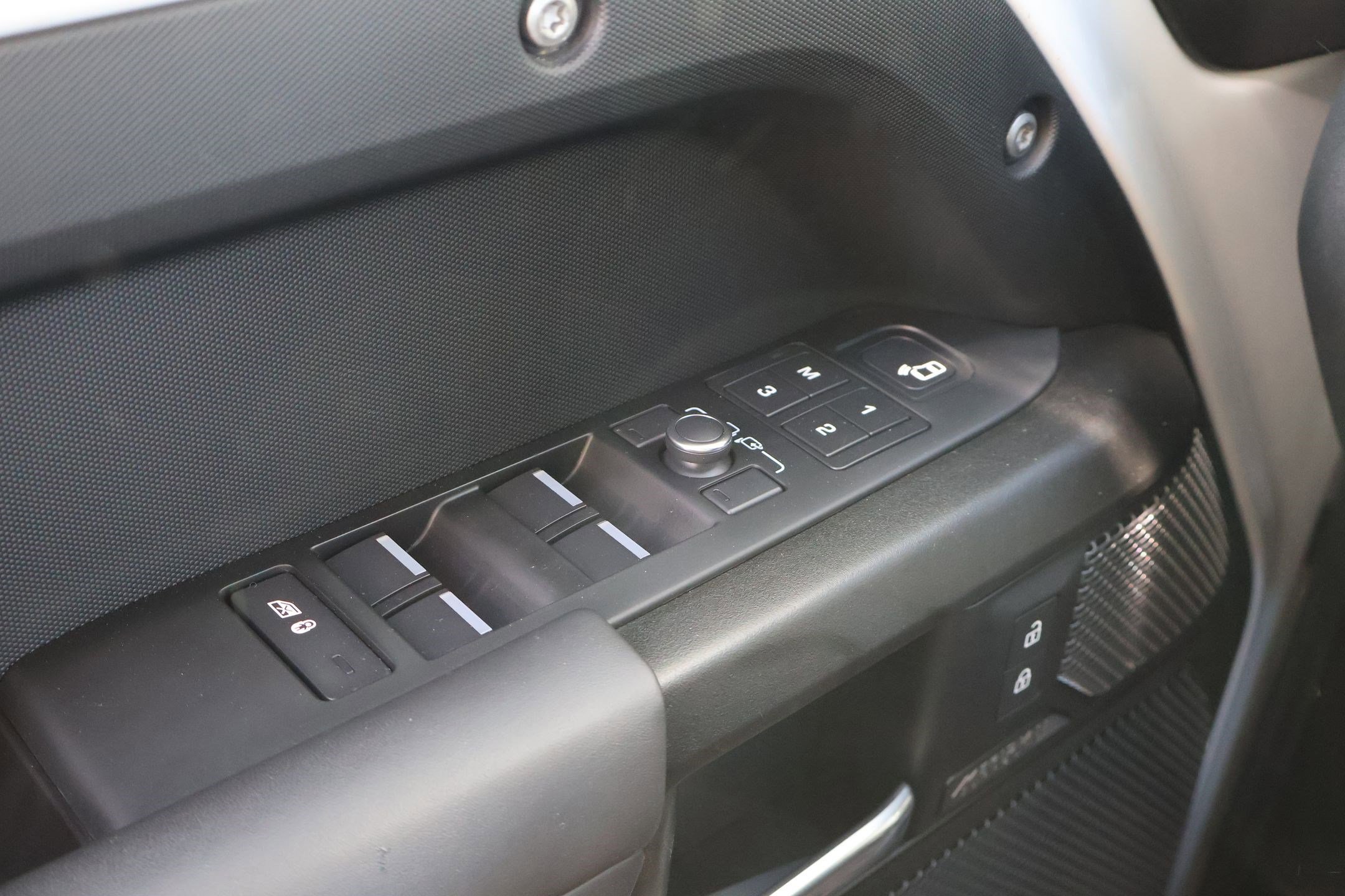 Certified 2023 Land Rover Defender 110 V8 image 13