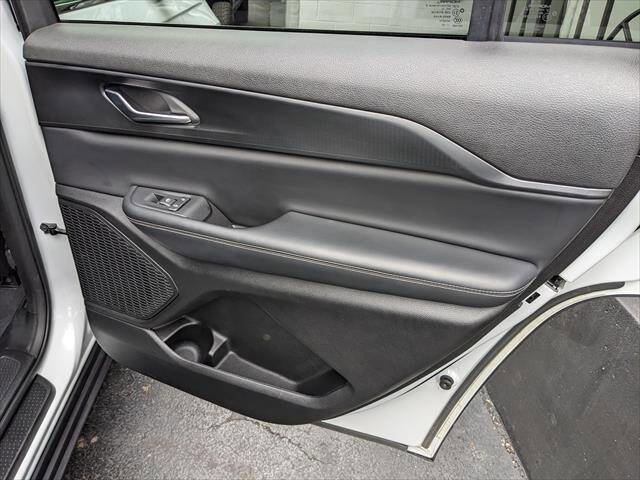 Used 2023 Jeep Grand Cherokee L Laredo AWD/4WD image 19