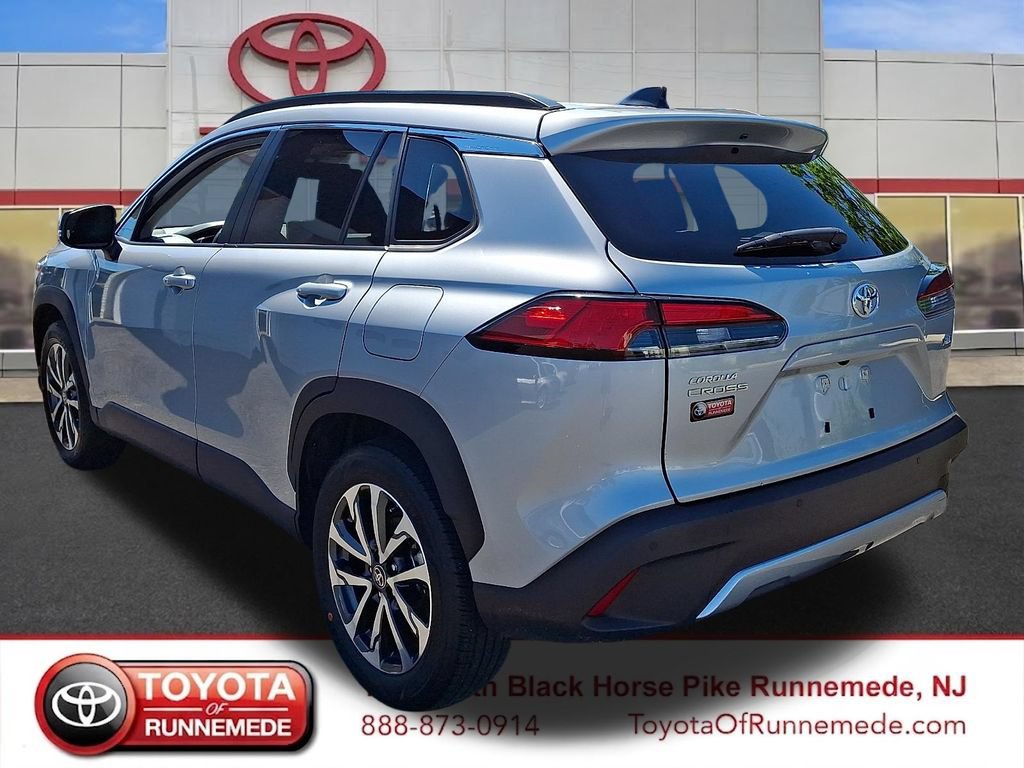Certified 2025 Toyota Corolla Cross XLE FWD image 4