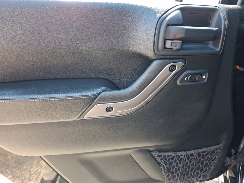 Used 2018 Jeep Wrangler Unlimited Sahara AWD/4WD image 23