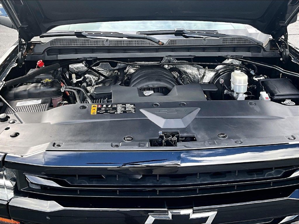 Used 2017 Chevrolet Silverado 1500 LT w/ Midnight Edition AWD/4WD image 29