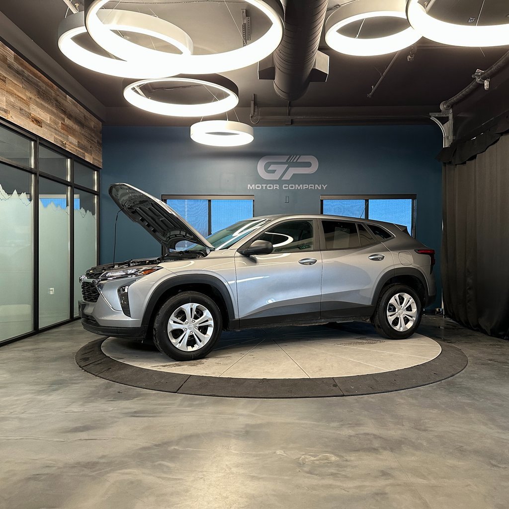 Used 2024 Chevrolet Trax LS w/ LPO, Blackout Package image 23