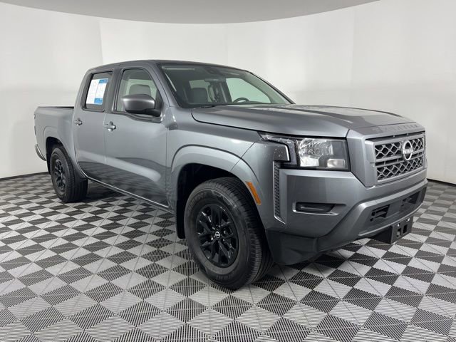 Used 2024 Nissan Frontier SV image 2
