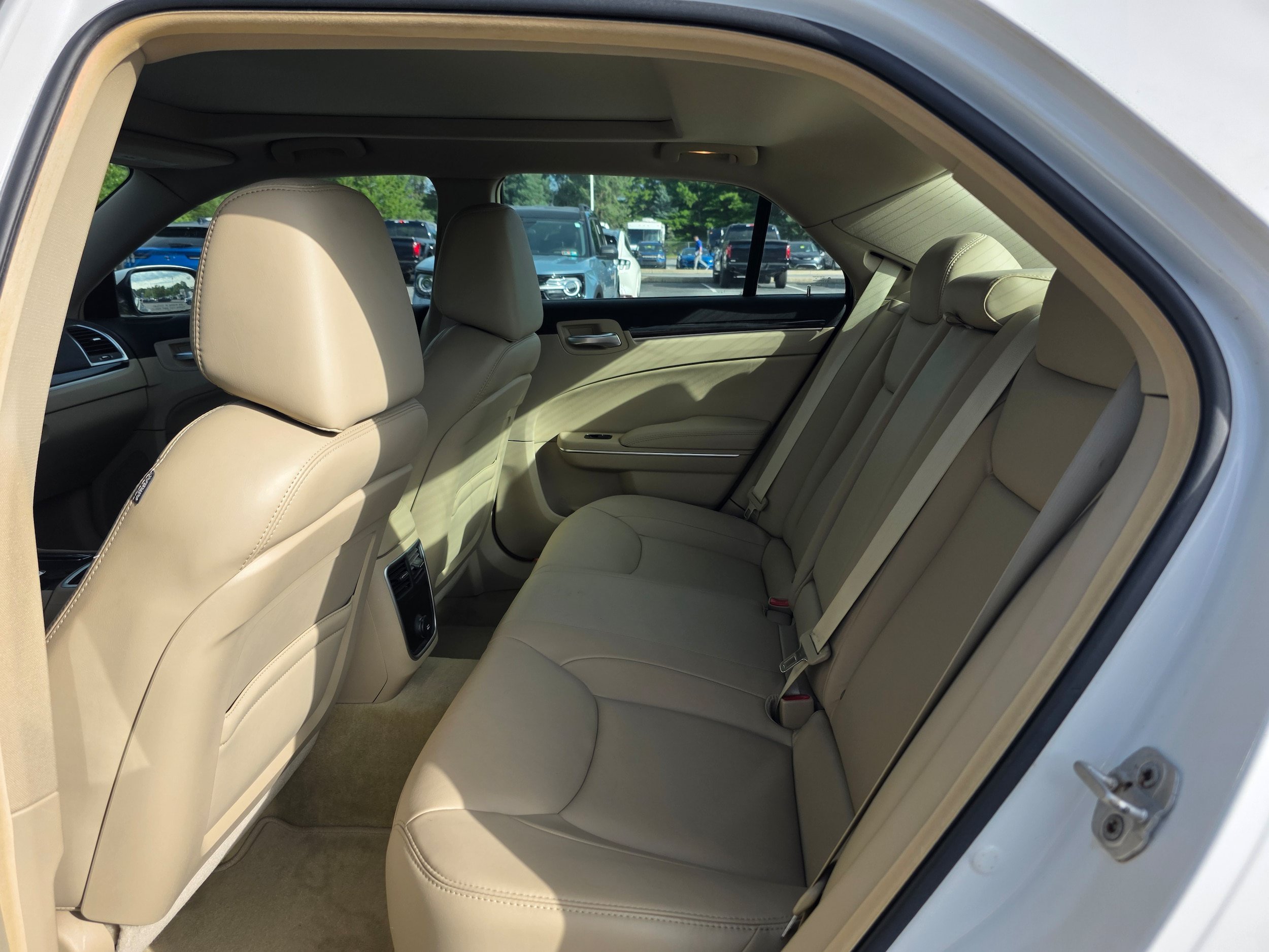 Used 2013 Chrysler 300 AWD w/ Driver Convenience Group image 8