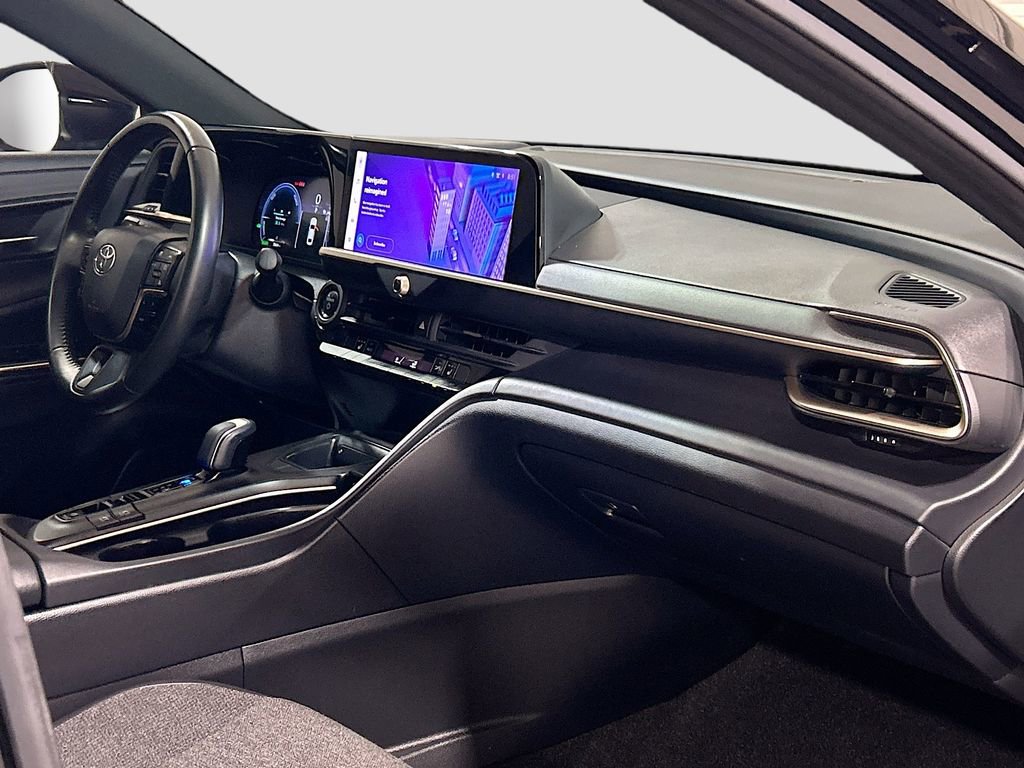 Used 2023 Toyota Crown XLE image 26