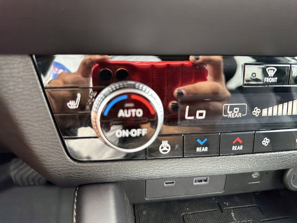 Used 2024 Mitsubishi Outlander SEL image 33