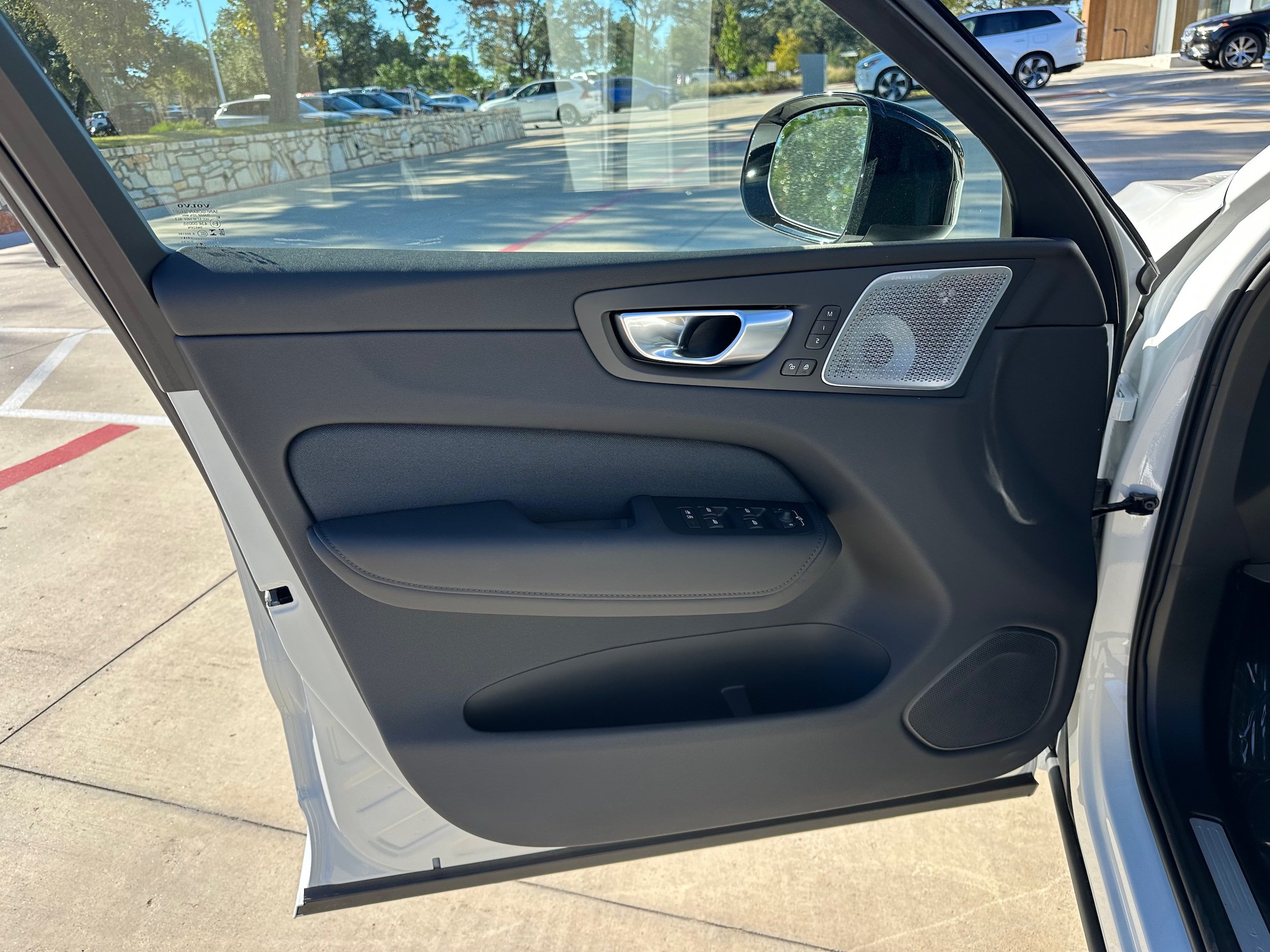 New 2026 Volvo XC60 B5 Ultra w/ Protection Package Premier AWD/4WD image 18