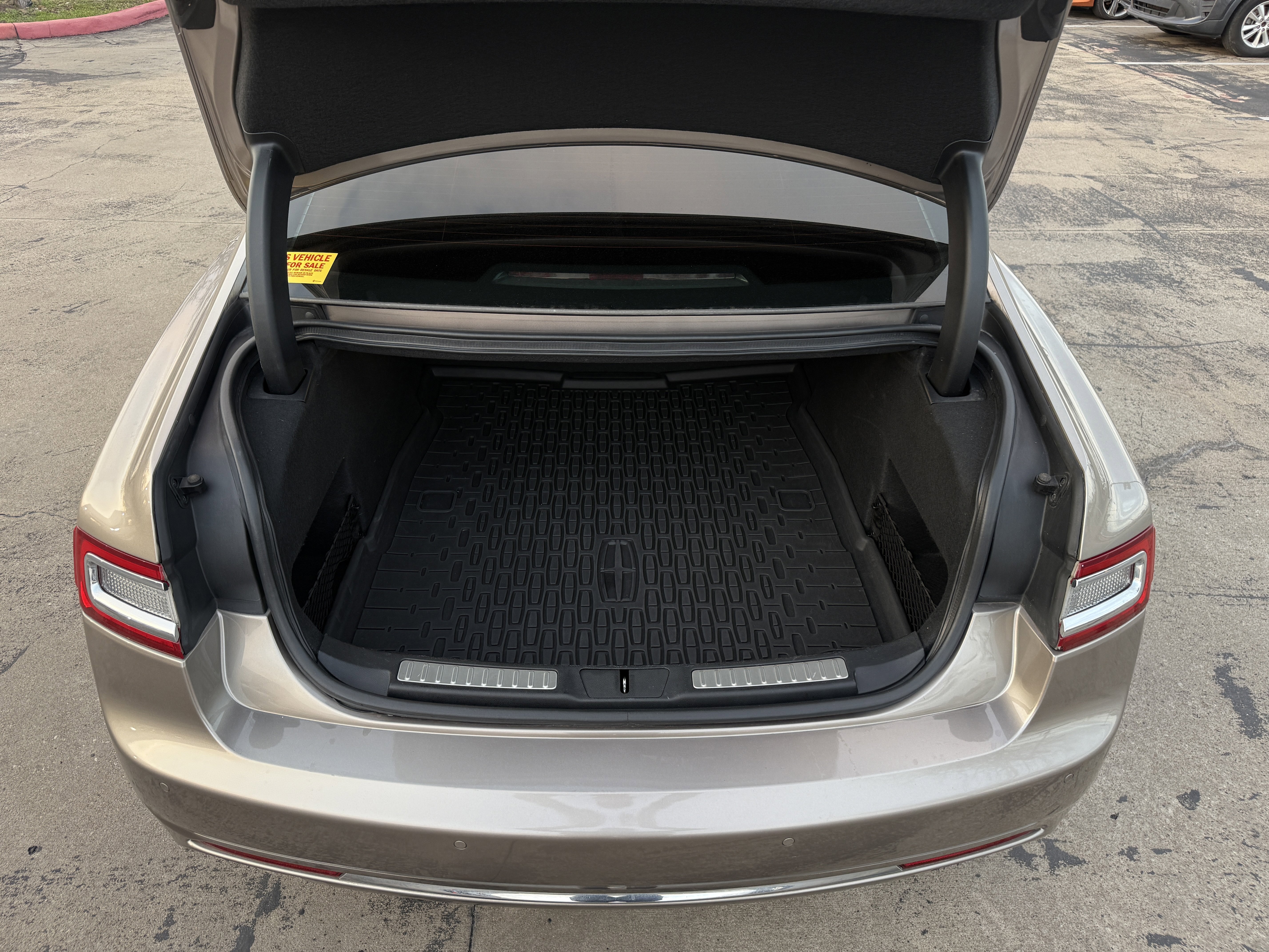 Used 2019 Lincoln Continental Select w/ Continental Climate Package image 37