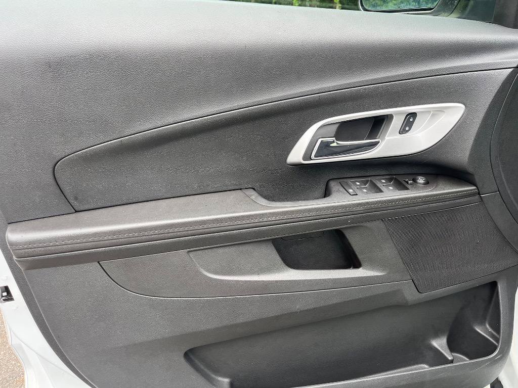 Used 2017 Chevrolet Equinox LS FWD image 14