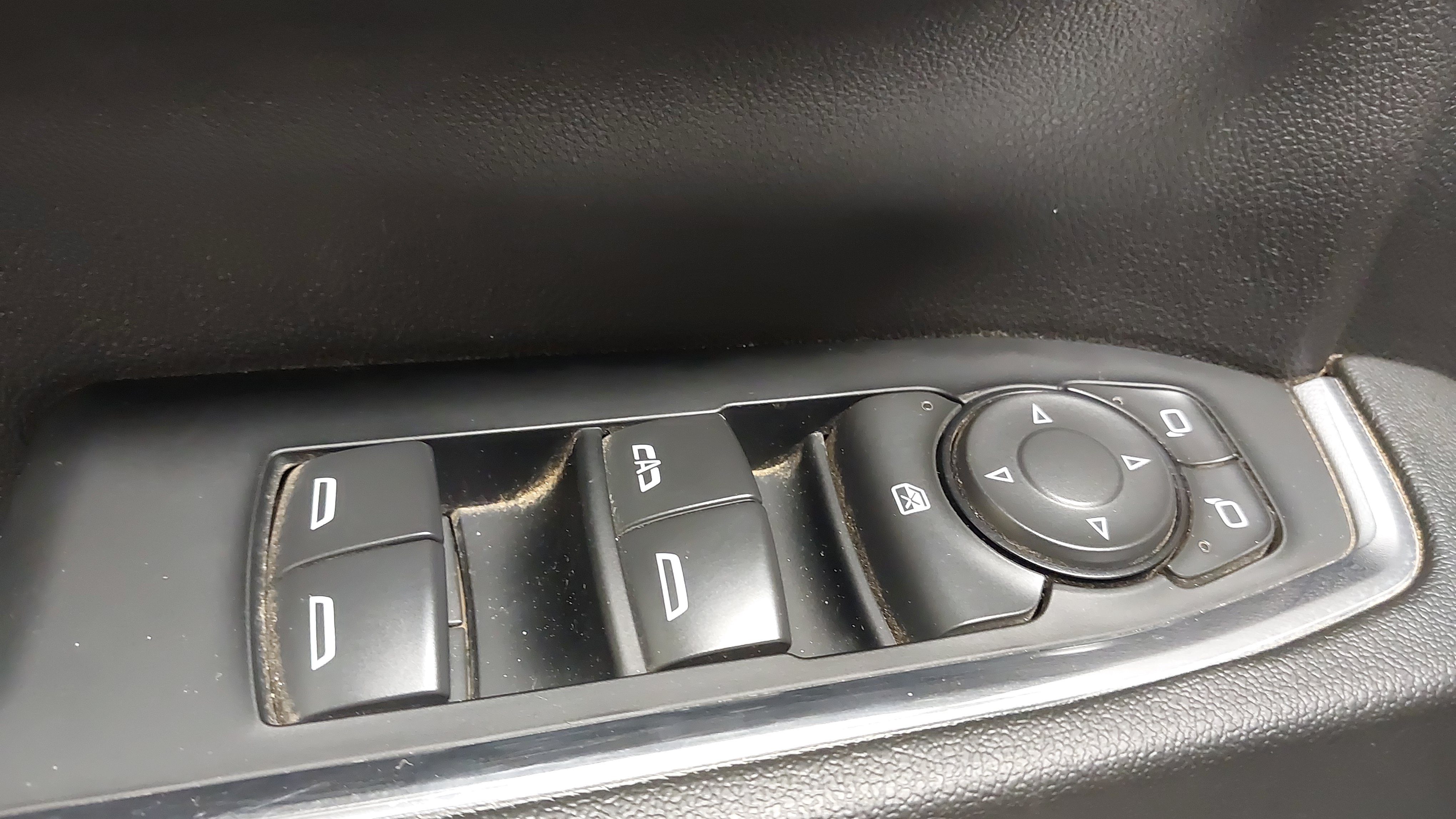 Used 2024 Chevrolet Silverado 2500 LT AWD/4WD image 25