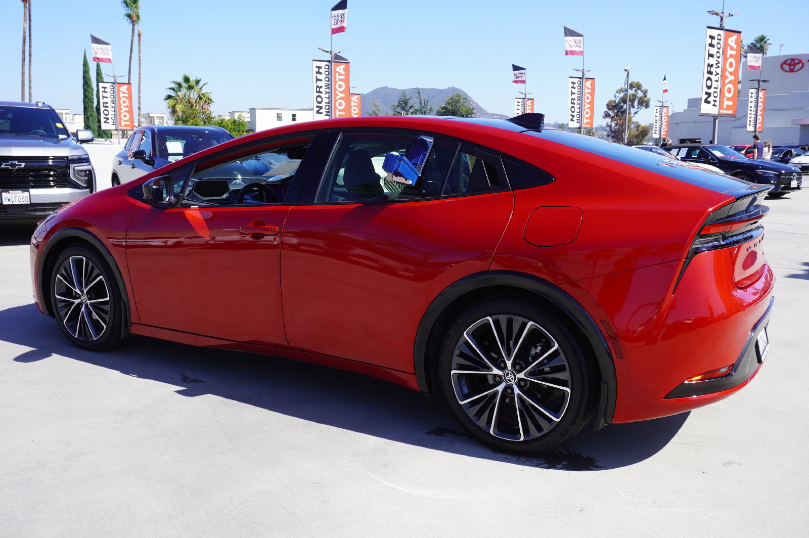 Certified 2024 Toyota Prius XLE FWD image 3