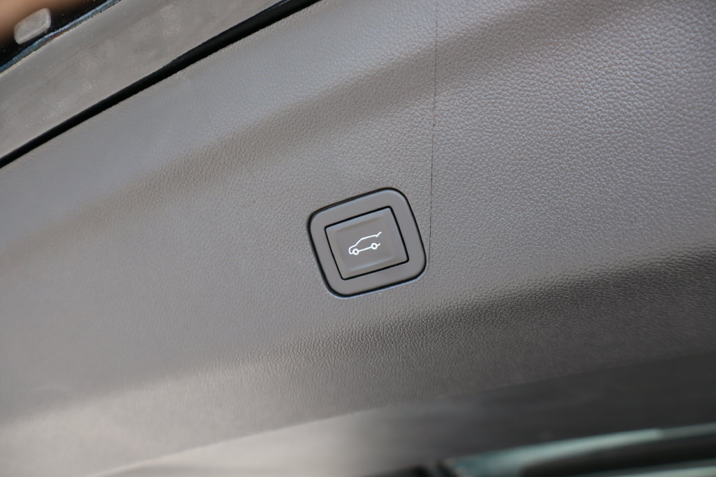 New 2026 Chevrolet Suburban High Country AWD/4WD image 45